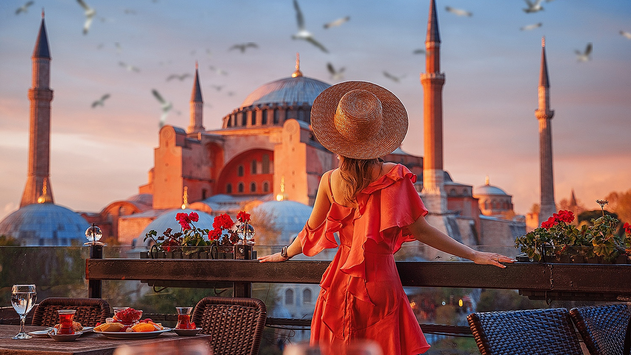 По данным Минкультуры Турции летом 2023 года страну посетили 2,56 млн россиян