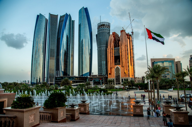 С сотен жителей Арабских Эмиратов списали кредиты