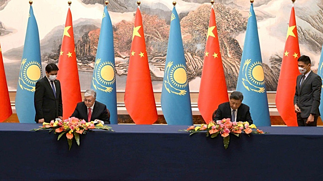 Казахстан и Китай подписали соглашение о 30-дневном безвизе