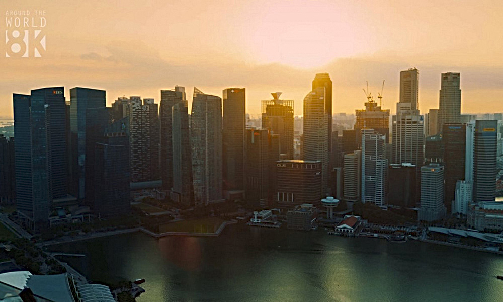 Сингапур - город будущего, где на улицах идеальная чистота, в небоскрёбах растут джунгли, а в магазинах не бывает жвачки