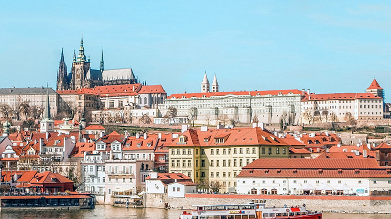 Чехия планирует активнее привлекать иностранных специалистов