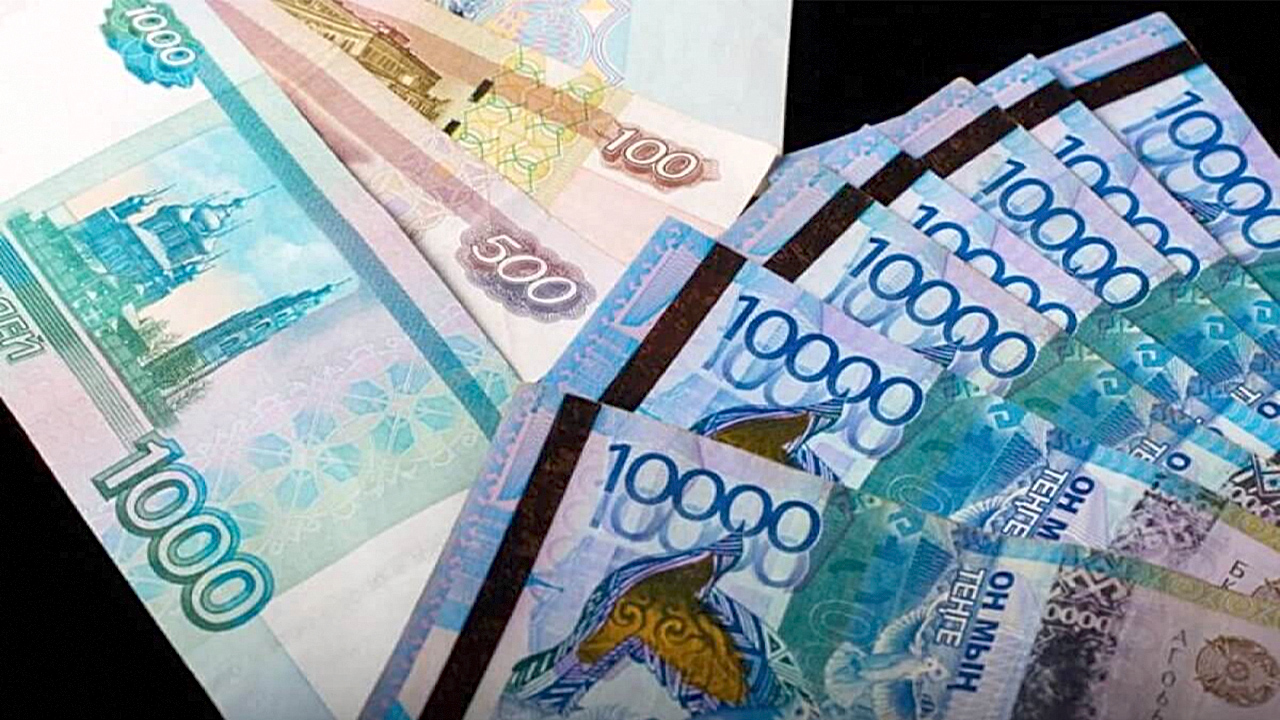 Объём переводов средств из России в Казахстан в октябре снова обновил минимумы